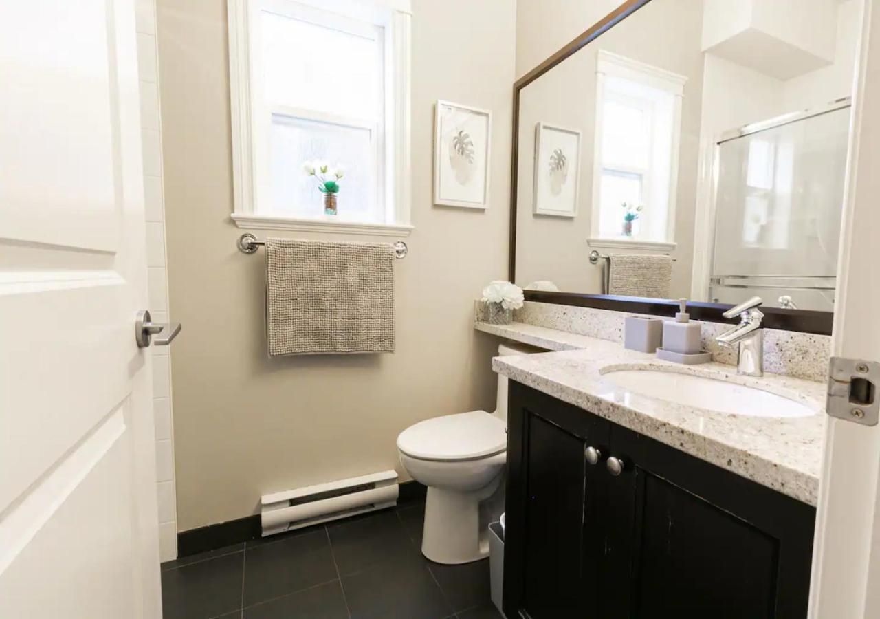 Bellamy Manor Large Home With 5Beds! In Langford Victoria Extérieur photo